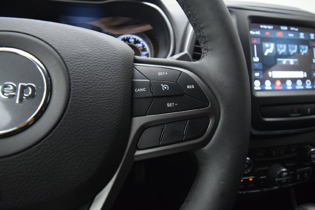 Used 2022 Jeep Cherokee Latitude Lux FWD image 31