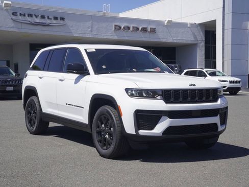 New 2026 Jeep Grand Cherokee Altitude image 2