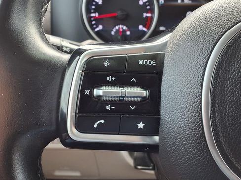 Used 2022 Kia Carnival LX FWD image 18