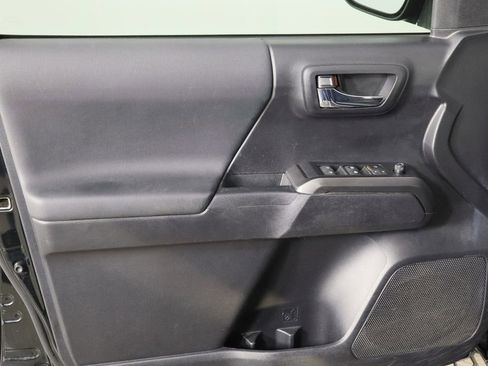 Used 2020 Toyota Tacoma TRD Off-Road image 19