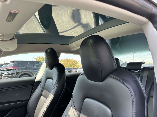 Used 2018 Tesla Model 3 Long Range RWD image 13