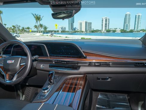 Used 2022 Cadillac Escalade ESV Premium Luxury image 25