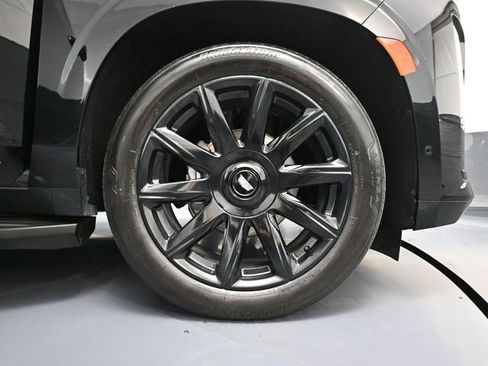 Used 2021 Cadillac Escalade ESV Premium Luxury Platinum image 18