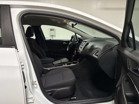 Used 2017 Chevrolet Cruze LS FWD image 21