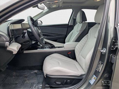 Used 2024 Hyundai Elantra Limited image 16