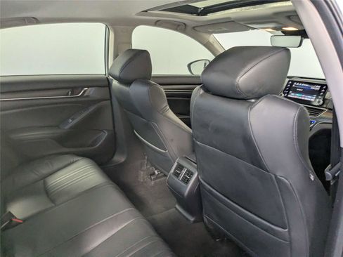Used 2018 Honda Accord Touring image 22