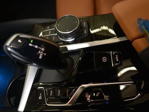 Used 2022 BMW 530e w/ Premium Package image 34