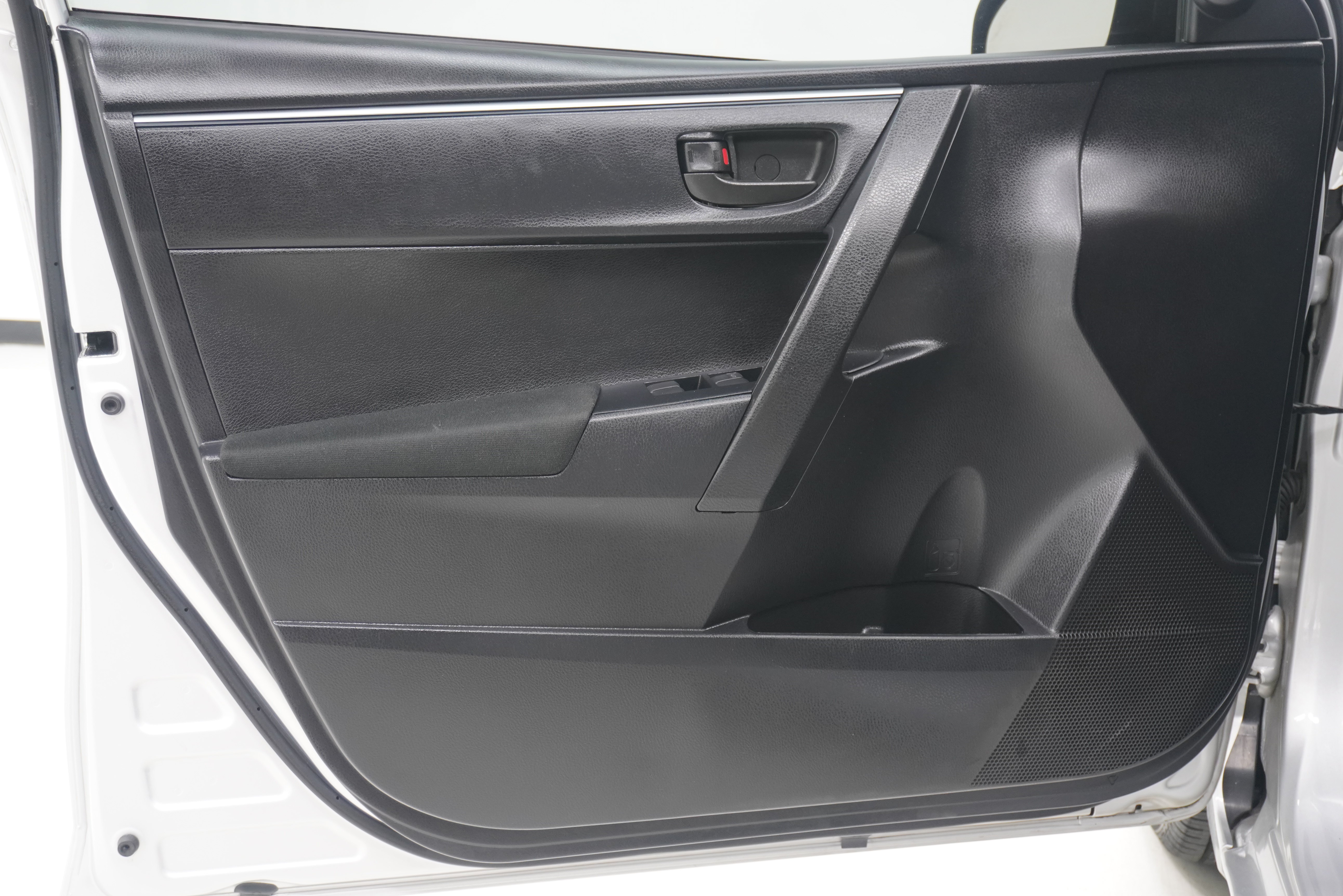 Used 2016 Toyota Corolla L FWD image 14