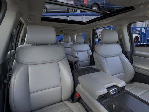 New 2026 Ford Expedition Active image 10