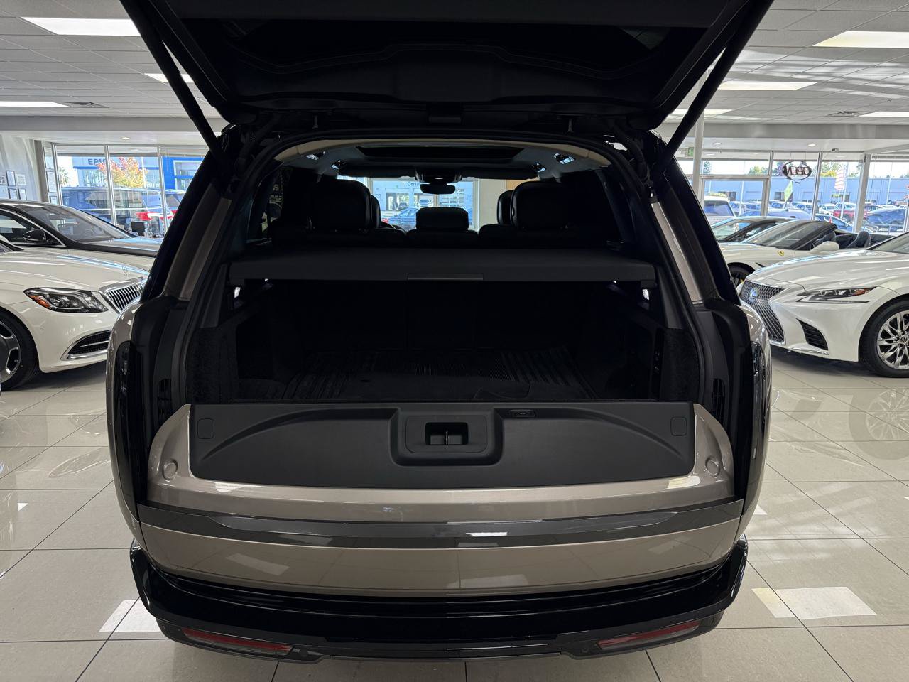 Used 2023 Land Rover Range Rover SE AWD/4WD image 8