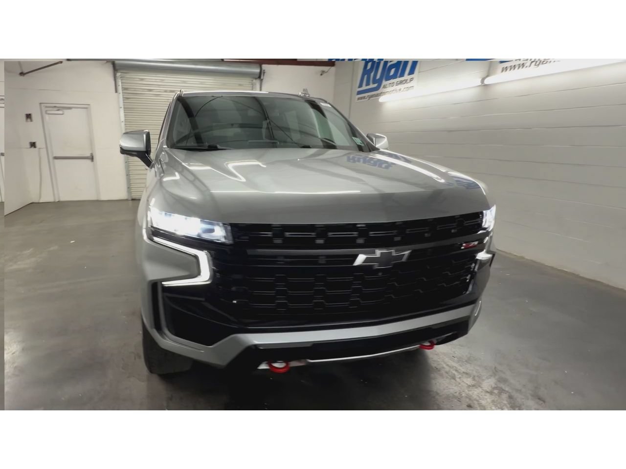 Used 2024 Chevrolet Tahoe Z71 w/ Luxury Package AWD/4WD image 3