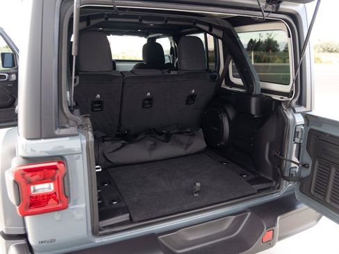 Used 2024 Jeep Wrangler Unlimited Sport AWD/4WD image 30