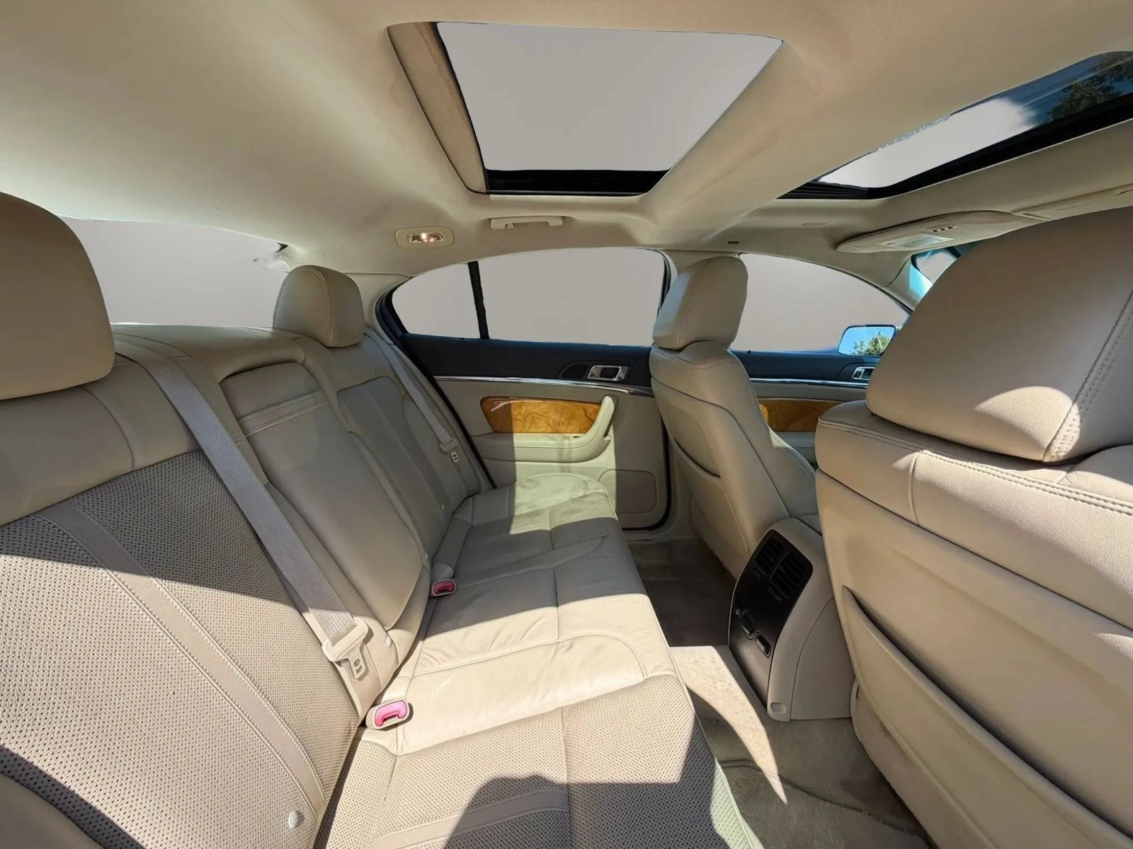 Used 2012 Lincoln MKS FWD image 33
