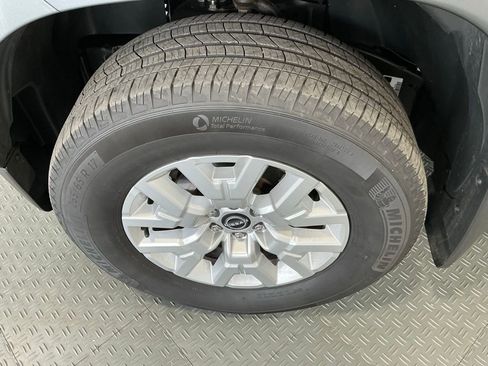 Used 2023 Nissan Frontier SV w/ Technology Package image 39