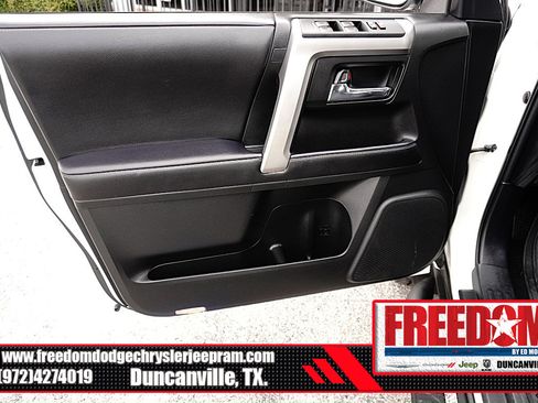 Used 2022 Toyota 4Runner SR5 Premium w/ Moonroof Package AWD/4WD image 39