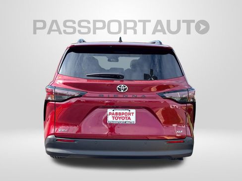 New 2026 Toyota Sienna XLE image 4