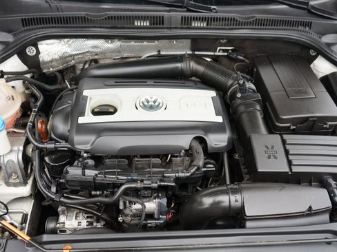 Used 2013 Volkswagen Jetta GLI Autobahn FWD image 9