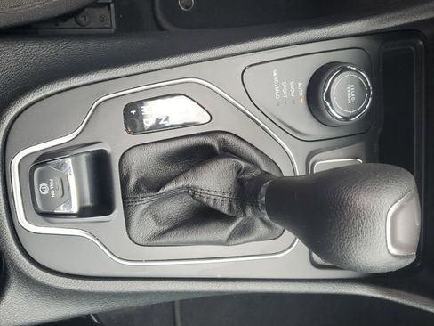 Used 2019 Jeep Cherokee Latitude w/ Popular Appearance Group AWD/4WD image 15