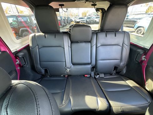 Used 2024 Jeep Wrangler Sahara image 28