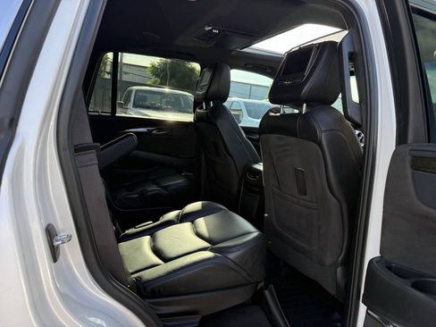 Used 2017 Cadillac Escalade Platinum AWD/4WD image 17