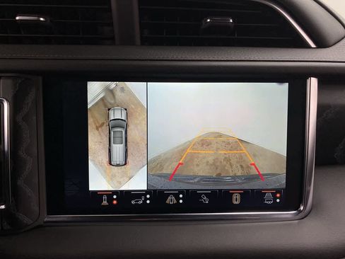 Used 2024 GMC Yukon Denali w/ Advanced Technology Package image 24