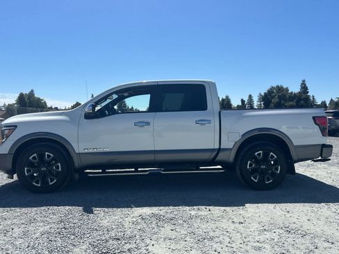 Used 2021 Nissan Titan Platinum Reserve w/ Moonroof Package RWD image 6