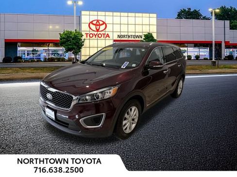 Used 2018 Kia Sorento LX image 3