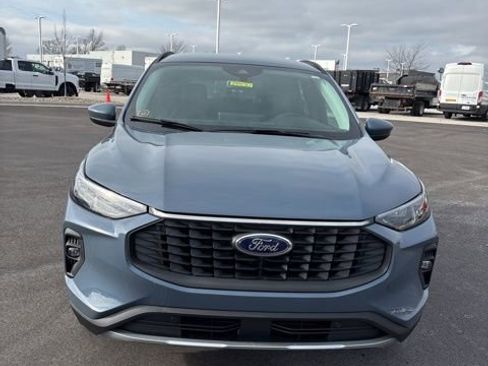 New 2026 Ford Escape Platinum w/ Class II Trailer Tow Package image 3