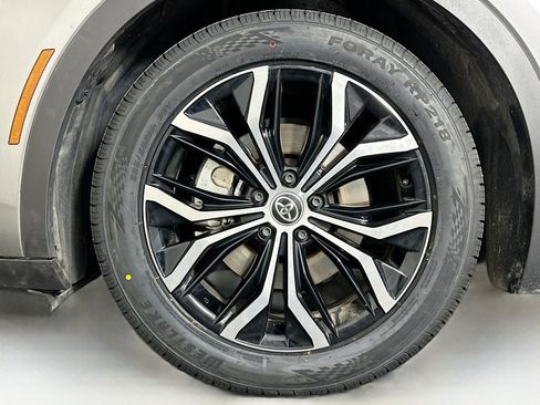 Used 2025 Toyota Crown XLE image 11