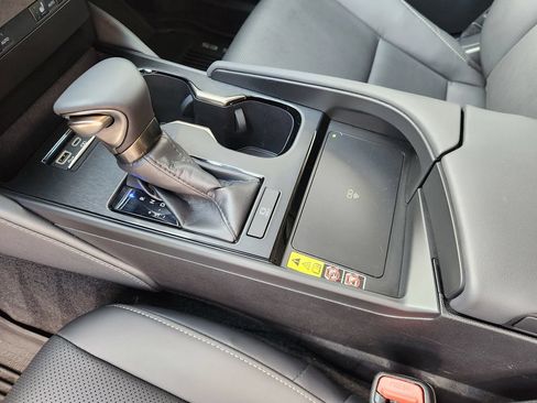 Used 2024 Lexus ES 350 w/ Premium Package FWD image 19
