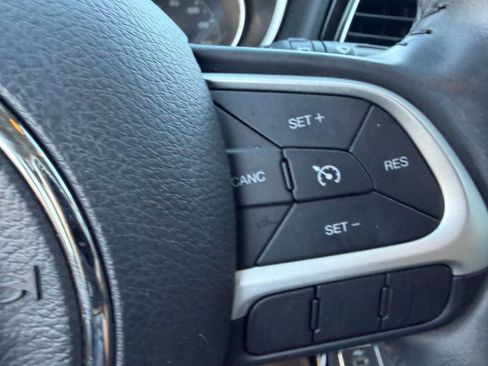Used 2021 Jeep Compass Latitude w/ Sun and Sound Group FWD image 9