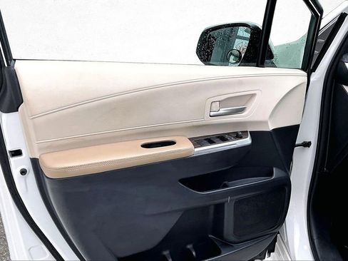 Used 2021 Toyota Sienna XLE FWD image 20