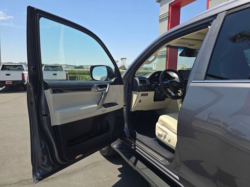 Used 2022 Lexus GX 460 Premium w/ Premium Package AWD/4WD image 21