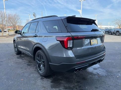 Used 2025 Ford Explorer ST image 12