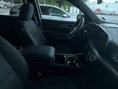 Used 2025 Chevrolet Traverse LT