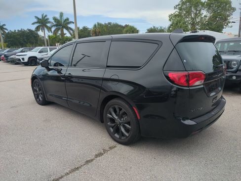 Used 2020 Chrysler Pacifica Touring w/ Advanced Safetytec Group FWD image 8