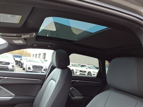 New 2025 Audi Q3 2.0T Premium image 11