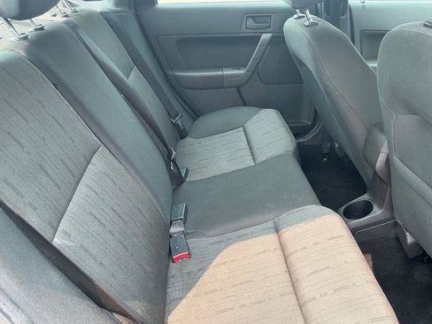 Used 2010 Ford Focus SE FWD image 11