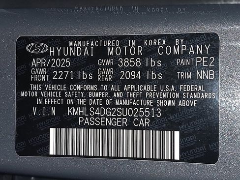Used 2025 Hyundai Elantra SEL FWD image 33