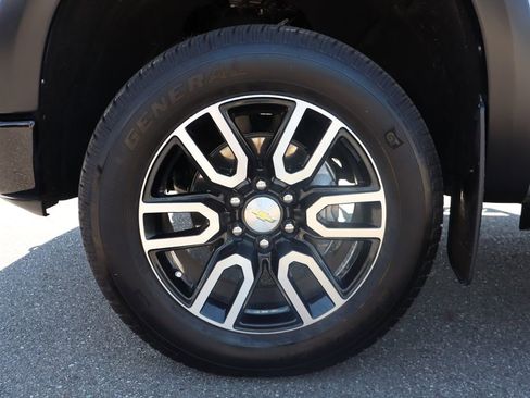 Used 2025 Chevrolet Silverado 1500 Custom Trail Boss w/ LPO, Dark Essentials Package image 28