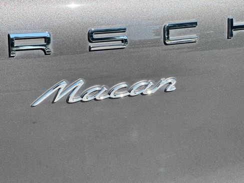 Used 2018 Porsche Macan Sport Edition AWD/4WD image 38