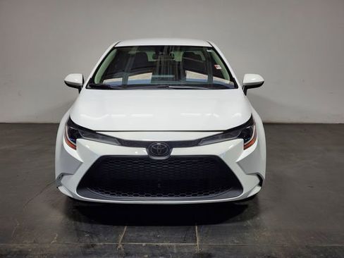 Used 2020 Toyota Corolla LE image 3