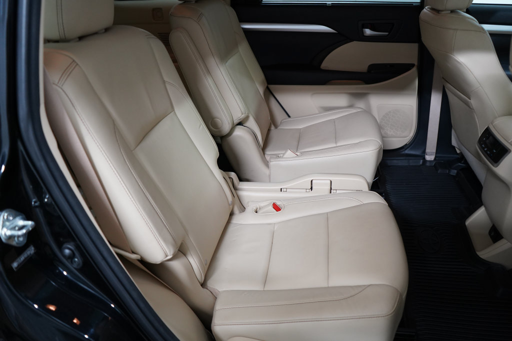 Used 2014 Toyota Highlander XLE AWD/4WD image 23