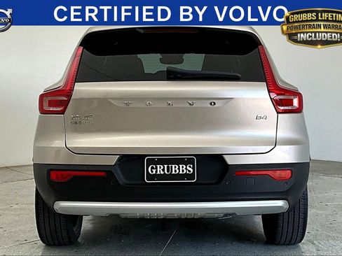 Used 2023 Volvo XC40 B4 Plus FWD image 7