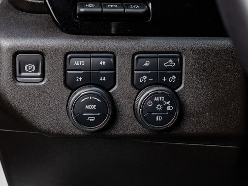 Used 2024 Chevrolet Silverado 1500 High Country image 21