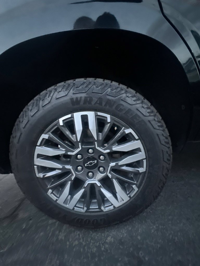 Used 2025 Chevrolet Tahoe Z71 AWD/4WD image 11