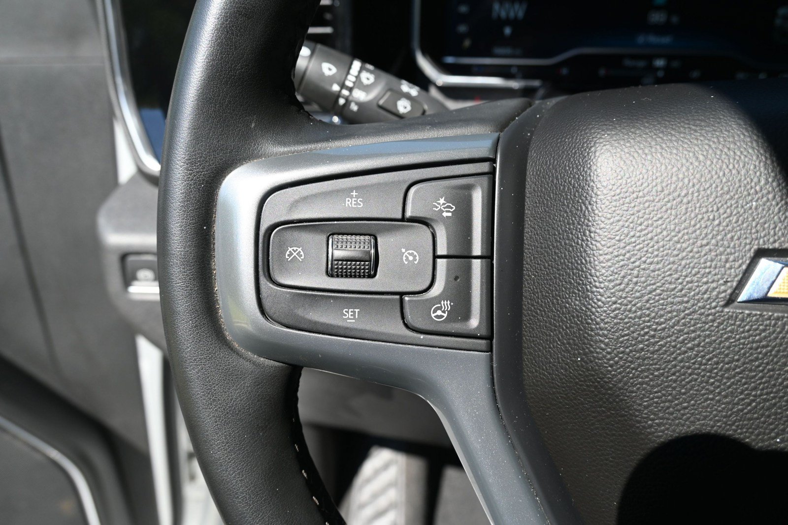 Used 2024 Chevrolet Silverado 3500 LTZ w/ LTZ Convenience Package AWD/4WD image 32