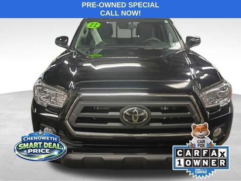 Used 2022 Toyota Tacoma SR5 AWD/4WD image 5