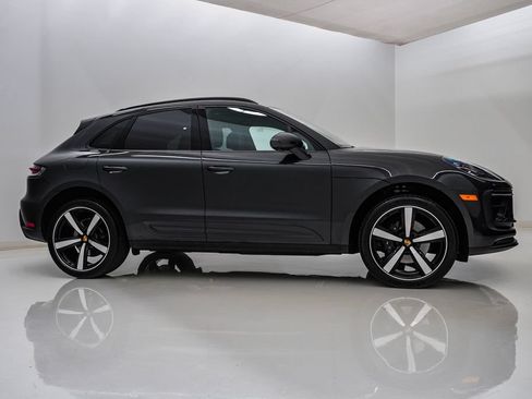 Certified 2026 Porsche Macan AWD/4WD image 9