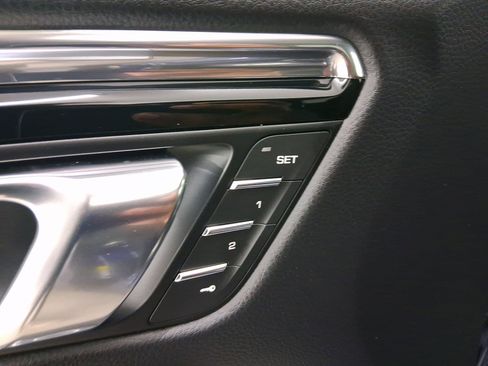 Used 2026 Porsche Macan AWD/4WD image 16